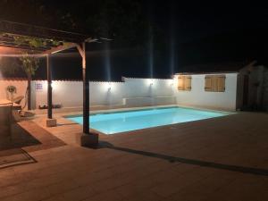 Bazén v ubytovaní Holiday Home chichichi alebo v jeho blízkosti
