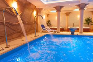 a pool in a hotel room with a hot tub at Hotel Adam & Spa in Kudowa-Zdrój