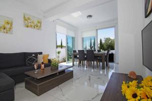 Ruang duduk di Villa Gloria
