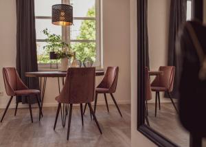 a dining room table with chairs and a window at City Loft in Eisenach