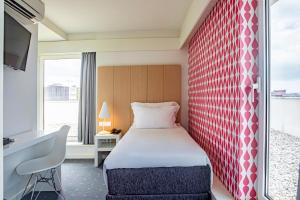 a bedroom with a bed and a window at Stay Hotel Porto Centro Trindade in Porto