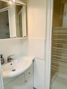 Ένα μπάνιο στο LE DUCAL - Marina Baie des Anges