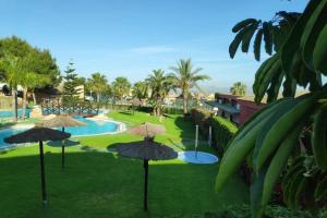 Basen w obiekcie Montefaro Spacious Townhouse - Beach & pool lub w pobliżu