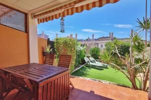 Ogród w obiekcie Montefaro Spacious Townhouse - Beach & pool