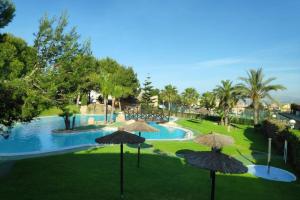 Basen w obiekcie Montefaro Spacious Townhouse - Beach & pool lub w pobliżu