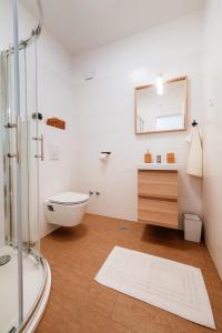 Phòng tắm tại Rock Apartments +32 ảnh