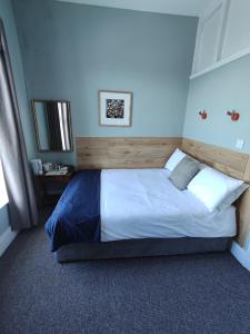 Postel nebo postele na pokoji v ubytování Rolling Wave Guesthouse