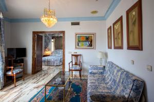 TV a/nebo společenská místnost v ubytování Hotel Hidalgo