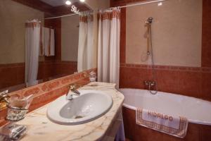 Koupelna v ubytování Hotel Hidalgo