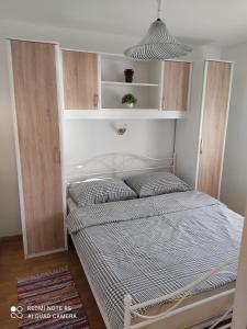 Postel nebo postele na pokoji v ubytování Apartmani Iva