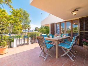 Ein Balkon oder eine Terrasse in der Unterkunft Villa Can Jeroni by Interhome