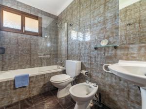 Ein Badezimmer in der Unterkunft Villa Can Jeroni by Interhome