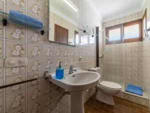 Ein Badezimmer in der Unterkunft Villa Can Jeroni by Interhome
