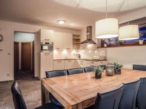 een keuken en eetkamer met een houten tafel en stoelen bij Holiday Home Residence Lipno by Interhome in Lipno nad Vltavou