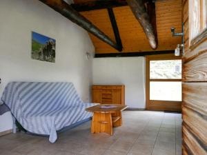 Area tempat duduk di Holiday Home Rustico Dolomia by Interhome