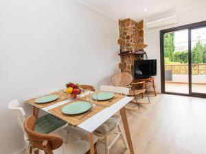 TV a/nebo společenská místnost v ubytování Apartment Adelfa 7 by Interhome + 18 fotografií