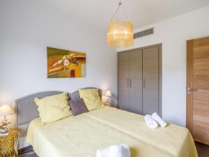 En eller flere senge i et værelse på Apartment Côté Plage by Interhome