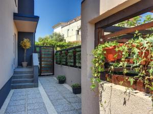 Vonkajšia záhrada v ubytovaní Villa Noemi by Interhome