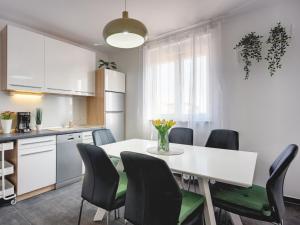 Kuchyňa alebo kuchynka v ubytovaní Villa Noemi by Interhome + 32 fotografií