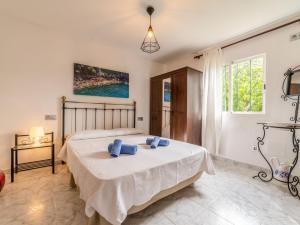 En eller flere senge i et værelse på Villa Can Delfin by Interhome