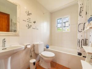 A bathroom at Villa Can Delfin Alcudia by Interhome