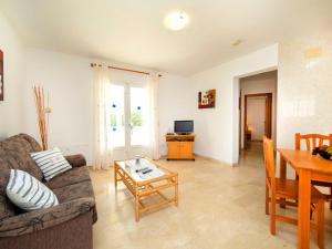 Telewizja i/lub zestaw kina domowego w obiekcie Holiday Home Villa Cassandra by Interhome