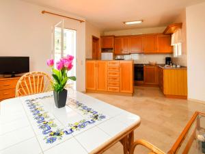 Kuchnia lub aneks kuchenny w obiekcie Holiday Home Villa Cassandra by Interhome