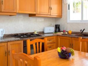 Kuchnia lub aneks kuchenny w obiekcie Holiday Home Villa Cassandra by Interhome
