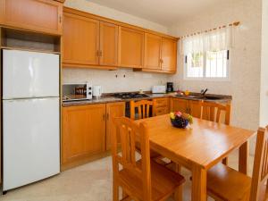 Kuchnia lub aneks kuchenny w obiekcie Holiday Home Villa Cassandra by Interhome