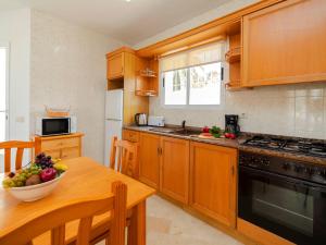 Kuchnia lub aneks kuchenny w obiekcie Holiday Home Villa Cassandra by Interhome