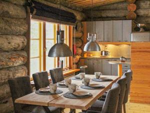 Kuchyň nebo kuchyňský kout v ubytování Holiday Home Kelo tuisku by Interhome