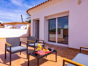 Nápoje v ubytování Holiday Home Nueva Playa-3 by Interhome