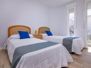 Postel nebo postele na pokoji v ubytování Holiday Home Nueva Playa-3 by Interhome