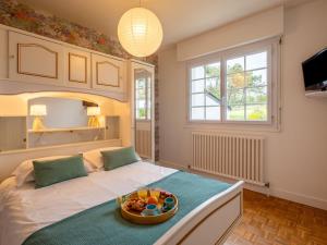 a room with a bed with a bowl of fruit on it at Apartment Le Moulin by Interhome in Saint-Philibert