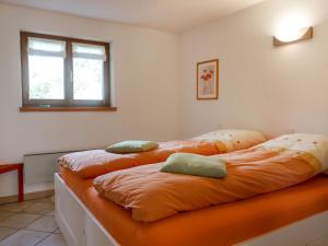 Giường trong phòng chung tại Apartment Cà Bias by Interhome