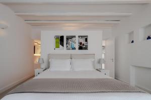 Rúm í herbergi á Anema Boutique Hotel & Villas Santorini