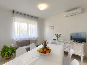TV a/nebo společenská místnost v ubytování Apartment Laura by Interhome + 28 fotografií