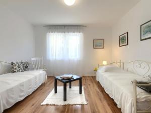 Postel nebo postele na pokoji v ubytování Apartment Laura by Interhome