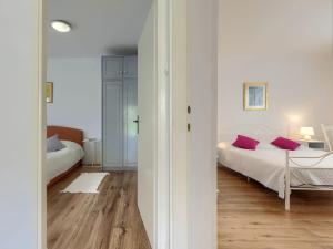 Postel nebo postele na pokoji v ubytování Apartment Laura by Interhome
