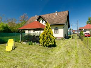 Vonkajšia záhrada v ubytovaní Holiday Home Csilla by Interhome