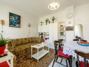 Posedenie v ubytovaní Holiday Home Csilla by Interhome