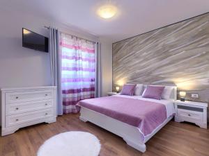 Postel nebo postele na pokoji v ubytování Holiday Home Montebello by Interhome
