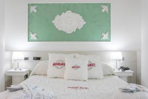 Postel nebo postele na pokoji v ubytování Boutique Hotel Paradiso Bovelacci