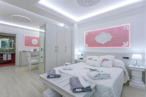 Postel nebo postele na pokoji v ubytování Boutique Hotel Paradiso Bovelacci