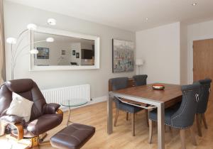 Shandwick Apartment - Edinburgh City Centre. Sleeps 2 (+2)