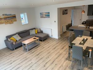 Gallery image of 3 Bedroom Detached Beach House Poole in Poole