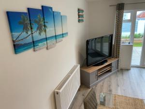 Gallery image of 3 Bedroom Detached Beach House Poole in Poole