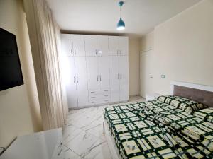 a bedroom with a bed and a tv in it at Sky - Apartment - Brown in Vlorë