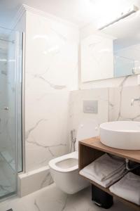 Ванна кімната в CityScape Luxury Apartments
