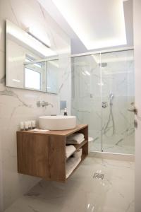 Ванна кімната в CityScape Luxury Apartments